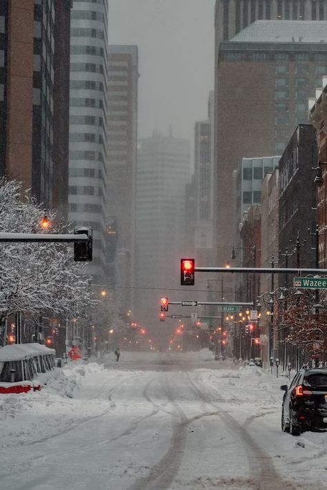 Early Adulthood Aesthetic, Widget Christmas, Winter Wallpaper Iphone, Red Traffic Light, Colorado Aesthetic, Nyc Snow, Iphone Wallpaper Winter, University Of Denver, New York Winter