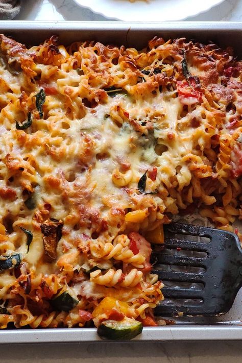 Baked Pasta Recipes Vegetarian, Veggie Pasta Bake, Baked Pasta Recipe, Vegetable Pasta Bake, Dishing Out Health, Baked Pasta Dishes, Vegetarian Pasta Recipes, Vegetarian Bake, Baked Pasta