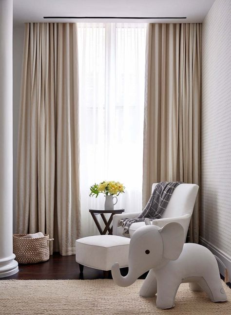 Modern apartment offers a haven of relaxation in New York City Beige Curtains Living Room, Curtain Interior, Reno House, Beige Drapes, Beige Nursery, Behind Couch, Beige Curtains, White Sheer Curtains, White Window