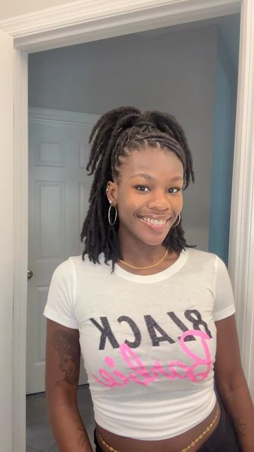 Loc’d In With Kenn🧡 on Instagram: "style with me🩷 retwist by: @honey.bee.locs shirt by: @jkdesigns_store • • • • • • • • • • • #locdinwithkenn #loclove #locnation #locd #locdup #locdhaircommunity #locdqueen #locdnotbound #locdlife #locdgoddess #womenwithlocs #locdwithmelanin #locdbeauty #locdcommunity #loclife #locdwomen #locjourney #loclivin #locstyles #locs #locs4life #locstylesforwomen #locstyle #locstylesformen #locstylesforkids #locstylesformenandwomen #locsrock #locslove #locslayer #locs Shirt Loc Styles, Girls Loc Styles, Side Part Loc Styles, Loc Half Up Half Down Styles, Professional Loc Styles, Loc Two Strand Twist Styles, Kid Loc Styles, Easy Loc Styles Medium, Retwist Hairstyles