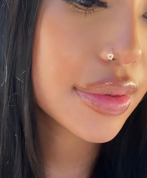 Gold Hoops Aesthetic, Cute Nose Piercings, Pretty Nose, Nose Ring Jewelry, Nose Piercing Hoop, Nose Piercing Stud, Nose Piercing Jewelry, Cute Piercings, Nose Rings Hoop