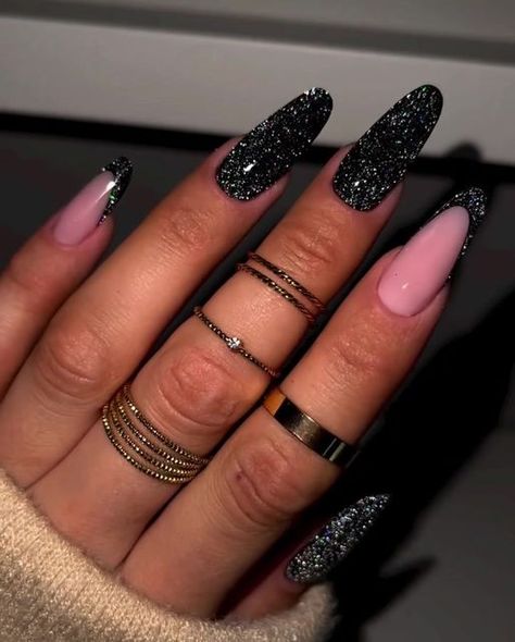 INDIGO NAILS UK & NAIL TRAINING on Instagram: "Glossy black!? Yes please! 🖤💫✨ Mr Black , Black Poison, Disco Pola ❄️🖤 Nails by Amanda Sudół 🥰😘 www.sara-nails.co.uk 🇬🇧 #nails#blacknails#glossyblacknails#discopolaindigo#blacknails#blingbling#frenchnails#newyear#christmasnails#black#winternails#indigonails#nailsart#lovenails" New Nails 2023, Disco Nails, Nail Courses, Milky Nails, Spring Acrylic Nails, Indigo Nails, Subtle Nails, Glow Nails, Jelly Nails