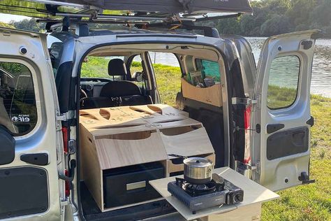 Rangement Caravaning, Petit Camping Car, Van Conversion Kits, Van Conversion Build, Cargo Van Conversion, Small Camper Vans, Kangoo Camper, Camper Car, Diy Van Conversions