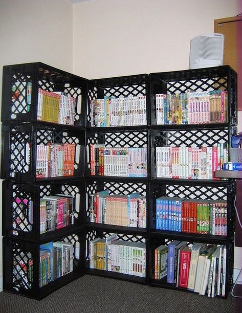 Milk Crate Shelves, Milk Crates Diy, Milk Crate Furniture, Milk Crate Storage, Plastic Milk Crates, Crate Bookshelf, Crate Furniture Diy, Diy Rangement, Crate Diy