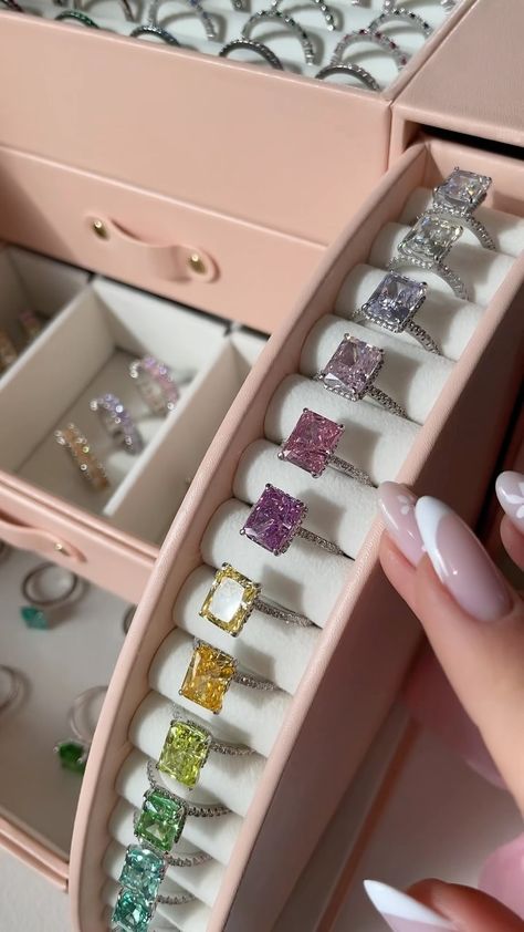 🎁 This season is all about gifting, and what better way to make someone feel special than with beautiful jewelry pieces? 💍✨ #lynalondon… | Instagram Watches Women Simple, Cute Promise Rings, Jewelery Organizer, Dope Jewelry Accessories, Wedding Studs, Preppy Jewelry, Expensive Jewelry Luxury, Fancy Jewellery Designs, Korean Jewelry