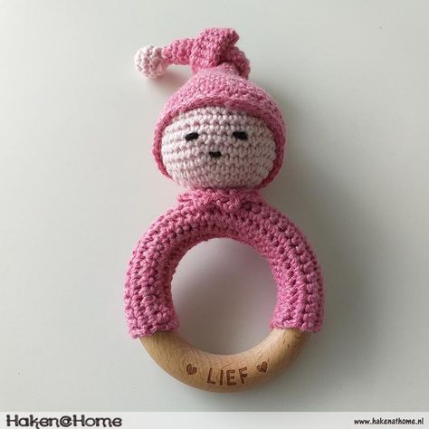 Haakpatroon Lieffies Bijtring/Rammelaar – Breien en Haken at Home Teething Ring Pattern, Crochet Baby Toys, Haken Baby, Crochet Rose, Crochet Diagram, Crochet Baby Patterns, Crochet Home, Crochet Patterns Amigurumi, Crochet Blanket Patterns