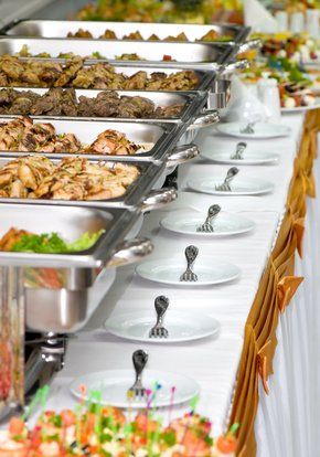 (If you have lots of food, a short buffet line, and all uniform and nice chafers - this is nice - BG) Buffet Table Wedding Receptions, Backyard Wedding Food, Backyard Bbq Wedding, Reception Buffet, Buffet Wedding Reception, Diy Wedding Food, Wedding Buffet Food, Catering Buffet, Wedding Backyard Reception