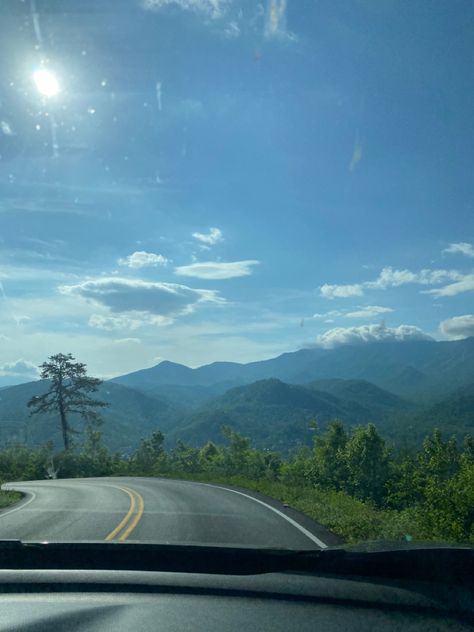 Gatlinburg Tennessee Mountains, Tennessee Mountains, Mountains Tennessee, Smoky Mountains Tennessee, Gatlinburg Tennessee, Dream Lifestyle, Gatlinburg, Smoky Mountains, Tennessee