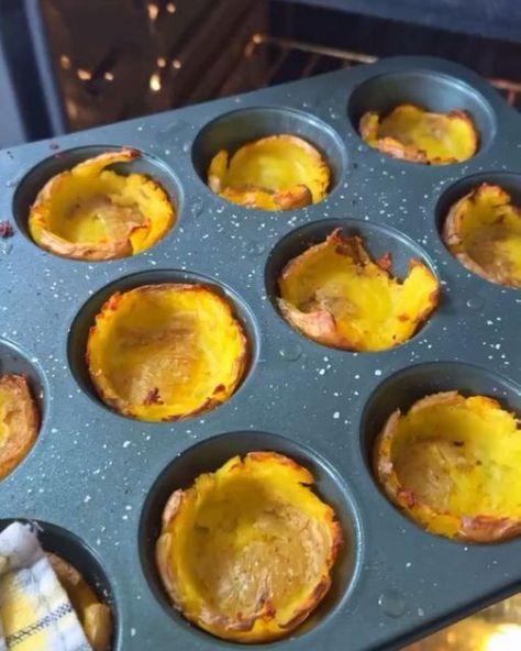 Food 🍏 on Instagram: "Smashed Potato Cups with Mushroom Gruyere Filling By @alina_prokuda  Perfect idea for lunch box or as an appetizer." Mushroom Gruyere, Idea For Lunch, Crispy Chicken Tacos, Baked Crispy Chicken, Potato Cups, Potato Muffins, Snack Hacks, Smashed Potatoes, Potato Skins