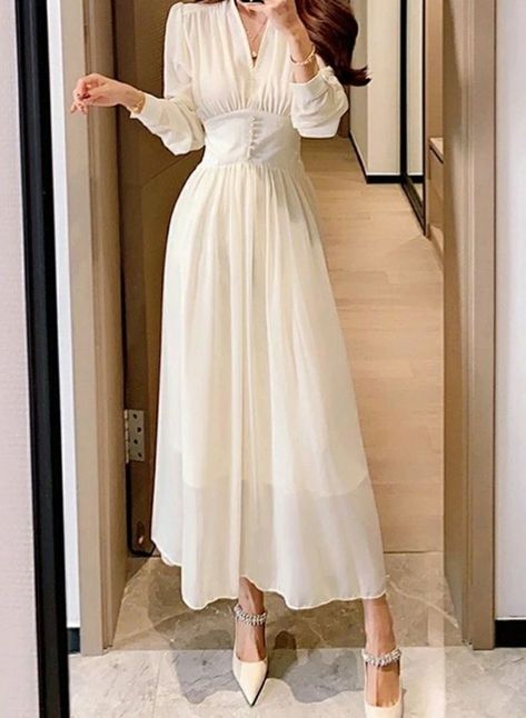 T Line Dress, 40s Inspired Wedding Dress, Simple Dress Classy Elegant, Dresses For Short People, Classy Trousers Outfit, Celana Jogger Wanita, Elegant Dresses Classy, Classic Hats, فستان سهرة