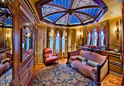 Six floors up, you enter the most exclusive suite in the world. Three rooms of pure gloriousness. Disney World Facts, Cinderella Suite, Disney Cinderella Castle, Castle Rooms, Disney Parque, Disney Tourist Blog, Walt Disney Imagineering, Disney Imagineering, Castle Hotel