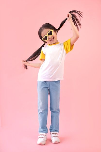 Kids Studio Photoshoot Ideas, Fun Kids Photoshoot Ideas, Kid Poses For Photoshoot, Kids Model Shoot, Kids Poses For Photoshoot, Kid Photoshoot Poses, Kids Clothing Photoshoot, Kids Photoshoot Ideas Studio, Kids Photoshoot Poses