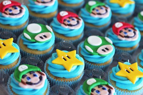 Cupcakes Mario Bros, Mario Brothers Cupcake Ideas, Super Mario Brothers Cupcakes, Mario Cupcakes, Mario Baked Goods, Toad Cupcakes Mario Brothers, Mario Bros Cake, Super Mario Party, Mario Bros.