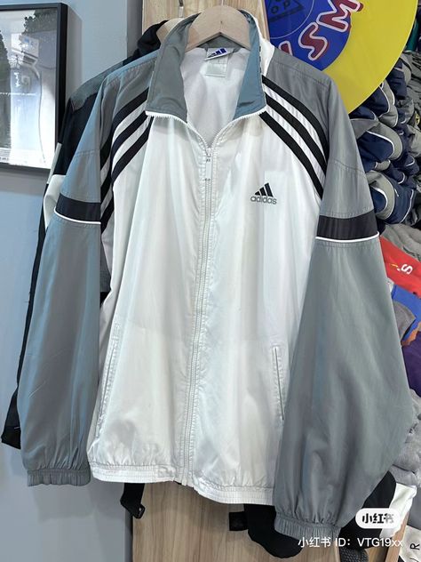 Track Jacket Outfit, Tracksuit Aesthetic, Masc Outfits, Adidas Retro, Jacket Outfit Women, Jacket Adidas, Adidas Vintage, Mens Trendy Outfits, Adidas Outfit