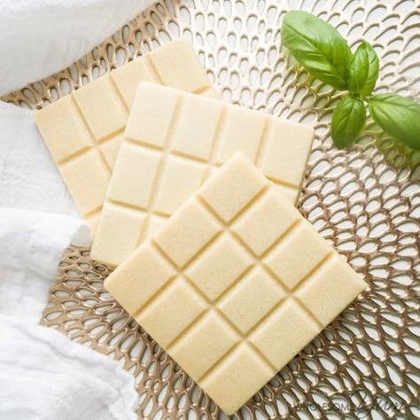 White Chocolate Bars, Sugar Free White Chocolate, Low Carb Candy, Homemade Chocolate Bars, White Chocolate Recipes, Chocolate Frosting Recipes, Wholesome Yum, Keto Candy, White Chocolate Bar