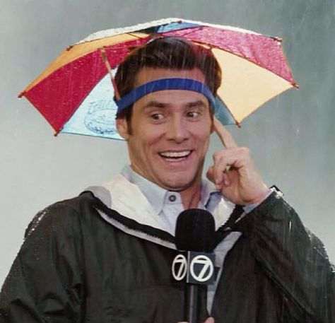 Weatherman Jim Carrey Costume, Jim Carrey Meme, Jim Carrie, Simon Birch, Jim Carrey Movies, Poses Funny, Horse Senior Pictures, Bruce Almighty, Ace Ventura Pet Detective