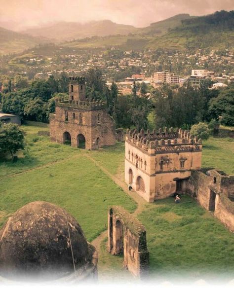 Gonder, Ethiopie. Gonder Ethiopia, Ethiopia Travel, Africa Do Sul, Addis Ababa, Out Of Africa, Ancient Architecture, Underwater Photography, Africa Travel, Seychelles