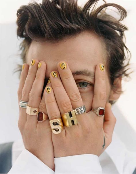 Hand Fotografie, Xavier Samuel, Gambar One Direction, Harry Styles Nails, Filmy Vintage, Unghie Nail Art, Aesthetic Green, Harry Styles Wallpaper, Harry Styles Pictures