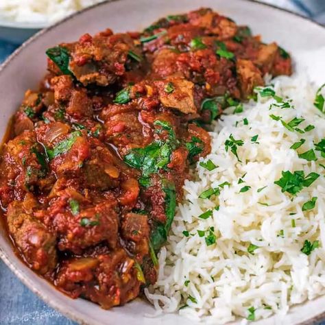 Easy Jamie Oliver Slow Cooker Beef Curry Recipe Slow Cooker Chicken Korma, Slow Cooker Beef Curry, Slow Beef Stew, Beef Curry Recipe, Slow Cooker Curry, Beef Dinners, Jamie Oliver Recipes, Beef Curry, Slow Cooker Beef Stew