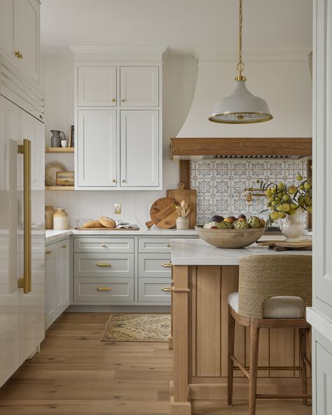 White subway tile kitchen backsplash