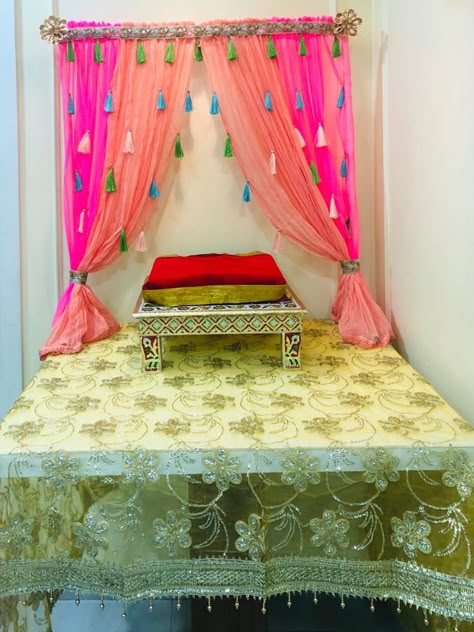 Dupatta Decoration Ideas At Home, Ganpati Decoration Theme At Home, Ganesha Decoration Ideas, Navratri Decor, Decoration Haldi, Navratri Decoration, Flower Decoration For Ganpati, Ganpati Decoration Theme, Aarti Thali