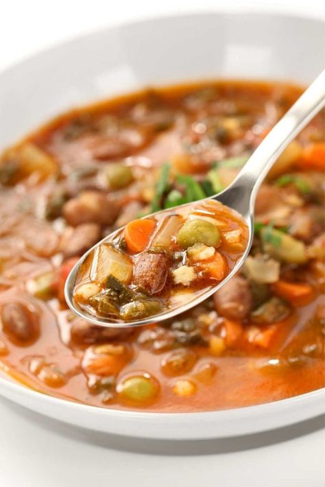 Crock Pot Minestrone Soup, Crock Pot Minestrone, Classic Minestrone Soup Recipe, Crockpot Minestrone, Soup Minestrone, Italian Soup Recipes, Chicken Broth Recipes, Soup Vegetarian, Minestrone Soup Recipe