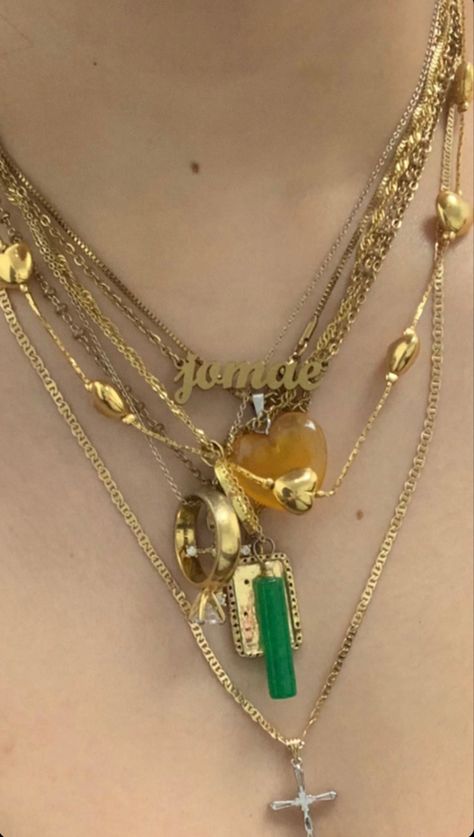 gold necklace inspiration 
#gold #jewelry #instainspo Messy Necklace Layering, Layered Jewelry Aesthetic, Necklace Stacks, Maximalist Jewelry, Artsy Jewelry, Piercing Inspo, Bling Ring, Diy Charm, Jewelry Aesthetic