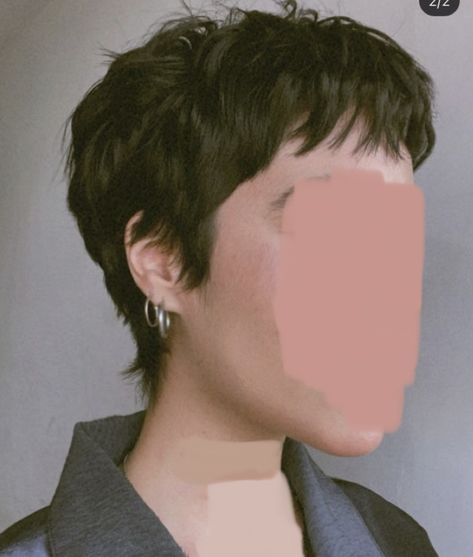 Buzz Hairstyle Women, Pixie Bob Straight Hair, Crop Pixie Haircut, Twiggy Pixie Haircut, Style Short Pixie How To, Post Buzzcut Hairstyles, Queer Haircut Short, 60s Mod Pixie Cut, Short Mod Hair