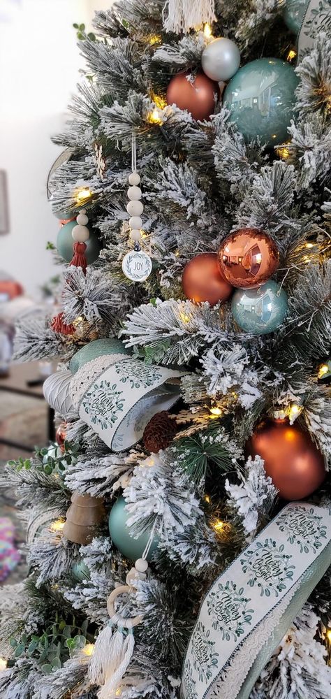 Teal Green Christmas Tree, Turquoise And Copper Christmas Tree, Teal And Green Christmas Tree, Rose Gold And Sage Green Christmas Tree, Teal And Copper Christmas Tree, Flocked Christmas Tree Color Schemes, Prettiest Christmas Trees, Sage And Gold Christmas Tree, Christmas Tree Ornaments Color Scheme