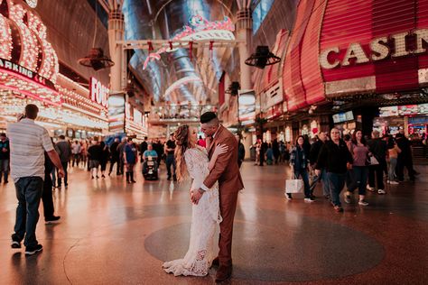 Downtown Las Vegas Boho Desert Wedding Combo | Friar Tux Freemont Street Las Vegas, Strip Outfit, Retro Vegas, Las Vegas Wedding Dresses, Boho Desert Wedding, Vegas Wedding Dress, Las Vegas Wedding Photos, Vegas Wedding Photos, Married In Vegas