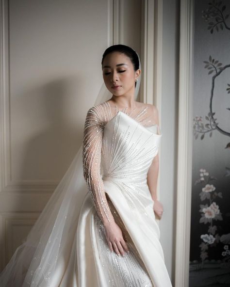 HIAN TJEN (@hiantjen) • Instagram photos and videos Draping Wedding Dress, Hian Tjen, Butterfly Wedding Dress, Designer Dresses Couture, Model Dress Kebaya, Duchess Dress, Glam Wedding Dress, Wedding Dress Types, Wedding Photo Studio