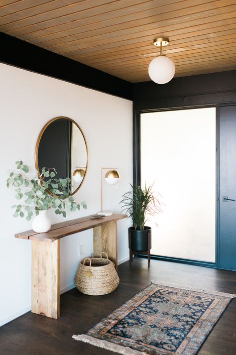 17 Stunning Mid Century Modern Foyer Interiors You Deserve To Walk Through Mid Century Modern Foyer, Foyer Decor Entryway, Ingangs Decor, Modern Foyer, Small Foyer, Small Entryways, Foyer Decor, Mid Century Modern Living, Foyer Decorating