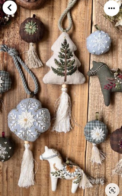 Ideas Decoracion Navidad, Halloween Facts, About Halloween, 12 December, 자수 디자인, Felt Christmas Ornaments, Handmade Christmas Ornaments, Noel Christmas, Merry Little Christmas