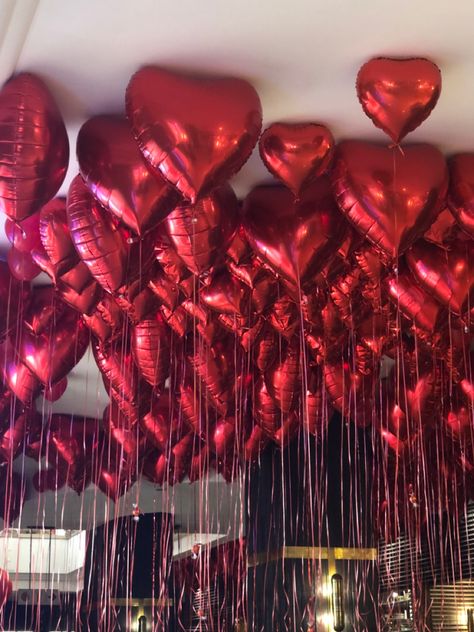 Heart Balloon Decorations, Hearts Bachelorette Party, Valentines Day Decorations Balloons, Heart Balloons Aesthetic, Red Balloon Decorations, Galentines Balloon, Valentine Hotel, Valentine's Day Hotel, Valentines Balloons Decorations