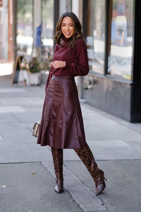 Burgundy Skirt Outfit, Fall Workwear, How To Wear Ankle Boots, Leather Skirt Outfit, Burgundy Outfit, Burgundy Skirt, Winter Skirt Outfit, Monochrome Outfit, Skirts With Boots