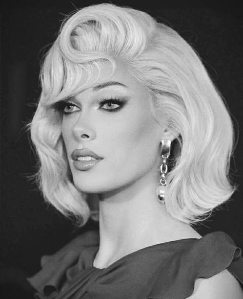 The Transmodel Gigi Goode in a Linda Evangelista photoshoot 90's inspired hair and makeup Hair Studies, Movie Moodboard, Drag Queen Race, Drag Hair, Gigi Goode, The House Of Gucci, House Of Gucci, Best Drag Queens, Rupaul Drag Queen