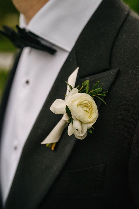 Sweet ranunculus boutonniere with white ribbon and soft greens. Wedding Flower White, White Flower Boutonniere, Boutineer Ideas, Boutineer Wedding, Green Boutonniere, Ranunculus Boutonniere, White Rose Wedding Bouquet, Flower Boutonniere, White Roses Wedding