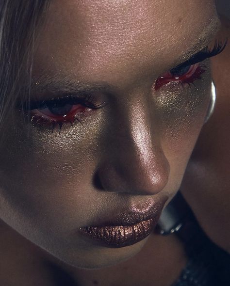 Face Beat Makeup, Burberry Beauty, Spooky Eyes, Warrior Women, Simple Eye Makeup, Body Glitter, Editorial Makeup, Aesthetic Beauty, Makeup Techniques