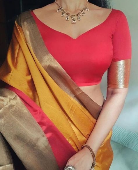 Pattu Saree Blouse Designs Front And Back, Blows Designs Latest Back Simple, Blouse Designs 3/4 Sleeves, Saree Blouse Neck Designs Simple, Side Chain Blouse Design, Blows Design Latest, Blowes Design Latest, Blouse Front Designs Latest, Blows Designs Latest Back