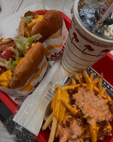 eating good in Cali 🌞😙 1. @puravita_la - West Hollywood 2. @innout (🫶🏽) 3. @tacostumadre - West Hollywood 4. @innout (again) 5. @bellesbeachhouse - Venice 6. @tocamadera - West Hollywood . . . LA food, LA restaurants, food blogger, travel blogger, LA food reccs Eating Good, Restaurants Food, La Food, Pinterest Aesthetic, Smoothie Recipes Healthy, West Hollywood, Pretty Food, Recipes Healthy, Smoothie Recipes