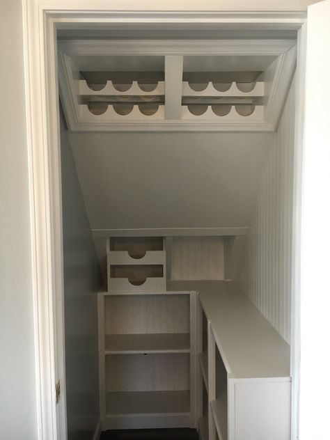 Stairs Library, Under Stairs Cupboard Storage, Gömda Rum, Under Stairs Space, Under Stairs Wine Cellar, Under Stairs Storage Ideas, Under Stairs Pantry, Stairs Storage Ideas, Room Under Stairs