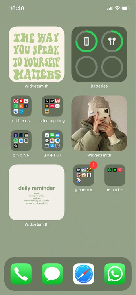 Iphone 11 Cute Wallpaper, Iphone 11 Green With Case, Iphone Icon Organization, Sage Green Iphone Layout Ideas, Green Iphone Homescreen Aesthetic, Iphone 11 Widgets Ideas, Iphone Home Screen Layout 2023, Iphone 11 Screen Layout, Ios 11 Home Screen Ideas