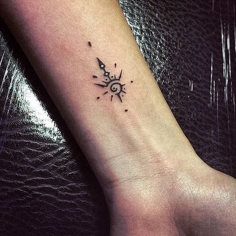 1000+ ideas about Small Tattoos Men on Pinterest | Cool small ... Unique Hand Tattoos For Men, Meaning Full Tattoos, Tattoo Sonne, Hippie Tattoo, Cool Wrist Tattoos, Men's Small Tattoo, Boho Tattoos, Wrist Tattoos For Guys, Tato Lengan