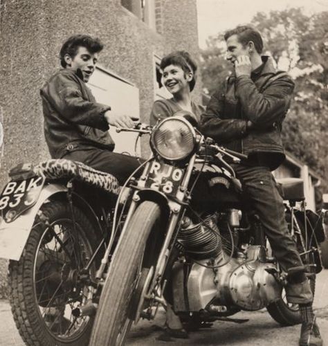 Brit Rockers circa 1963 - Imgur Cafe Motorcycle, Greaser Aesthetic, Eddie Cochran, Motos Vintage, Moto Vintage, Teddy Boys, Foto Vintage, Psychobilly, Rockabilly Fashion