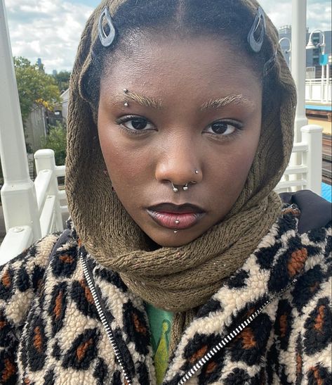 Eyebrow Piercing No Eyebrow, Temporary Nose Ring, Eyebrow Piercing On Black Women, Double Eyebrow Piercing One Side, Left Eyebrow Piercing, Eyebrow And Septum Piercing, Cool Face Piercings, Lip And Eyebrow Piercing, Vertical Labret Piercing Black Women