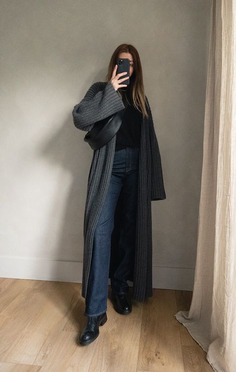 Long Cardigan Outfit Hijab, Black Long Cardigan Outfit, Dark Grey Cardigan Outfit, Long Black Cardigan Outfit, Cardigan Outfit Hijab, Dark Washed Jeans Outfit, Cardigan Outfit Spring, Black Cardigan Outfit, Outfits With Grey Cardigan