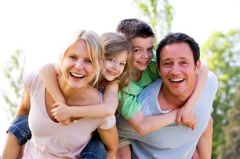 How to improve your family's quality time Single Sein, Image Couple, A Group Of People, Better Parent, Group Of People, Parenting Styles, Memes Humor, Humor Memes, Happy Family