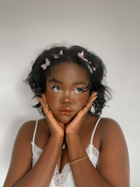 Black Women Modeling, Babydoll Makeup Black Women, Soft Cottage Core Makeup, Soft Girl Makeup Black Women, Cryptic Pregnancy Belly, Childish Makeup, Fairy Makeup Black Women, Ingenue Makeup Black Women, Bunny Beauty Face