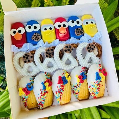 Sesame Street Desserts, Sesame Street Cake Pops, Elmo Desserts, Sesame Street Dessert Table, Sesame Street Treats, Seaseme Street Birthday Party, Sesame Street Birthday Party Ideas Boy, Sesame Street Birthday Cakes, Sesame Street Cupcakes