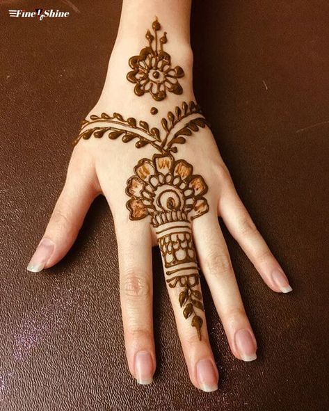 Simple Mehndi Designs [ Best 300 ] Hands Mehndi Photo | Mehndi Easy | 2022 75 Mehndi Easy, New Mehndi Design, Henna Flower Designs, Short Mehndi Design, Finger Henna Designs, Henna Tattoo Designs Hand, Simple Henna Tattoo, Mehndi Designs For Kids, Very Simple Mehndi Designs